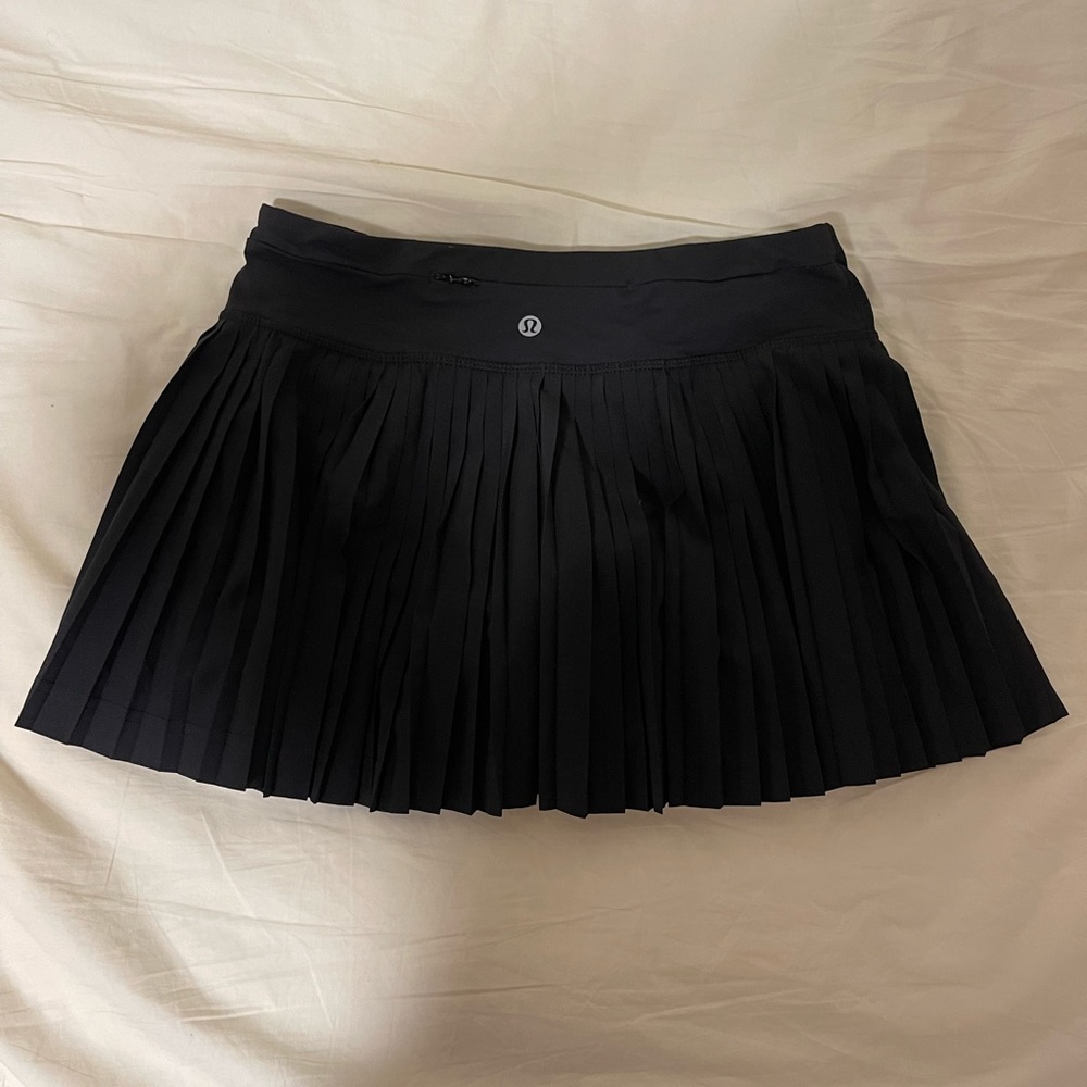 Lululemon black ruffle mini skirt with built in shorts (skort) size 4